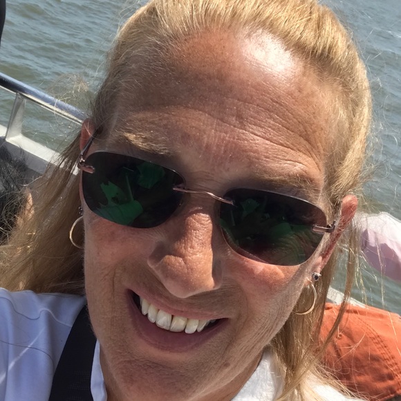 Meet your Posher, Tracy - Picture 1 of 1